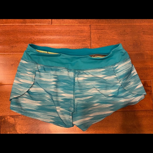 Brooks split side shorts - Picture 3 of 5